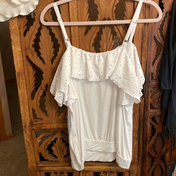 Torrid cold shoulder top. Size 14-16. NWT. - Picture 4 of 5